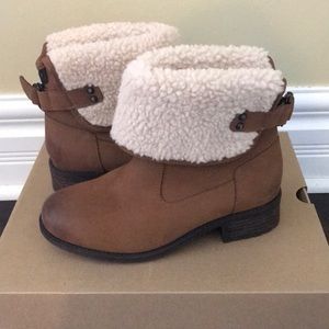 🌺HP🌺 Ugg “ Alison” Cuffed Ankle Boots